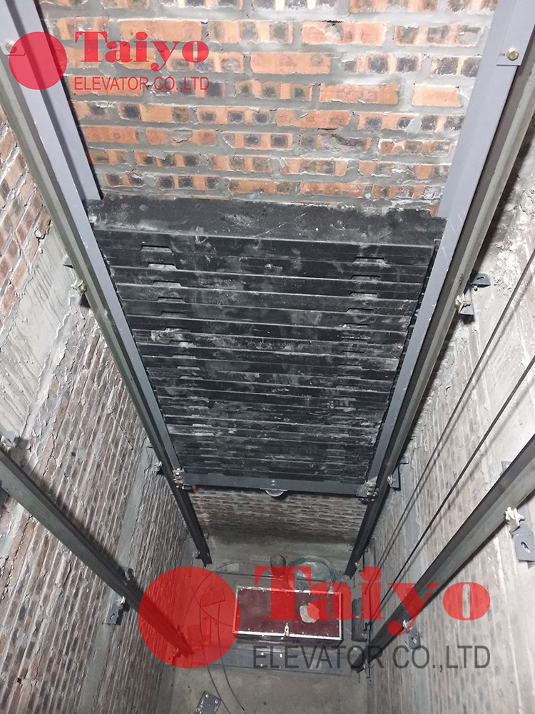 Hình ảnh lắp đặt ray dẫn hướng thang máy