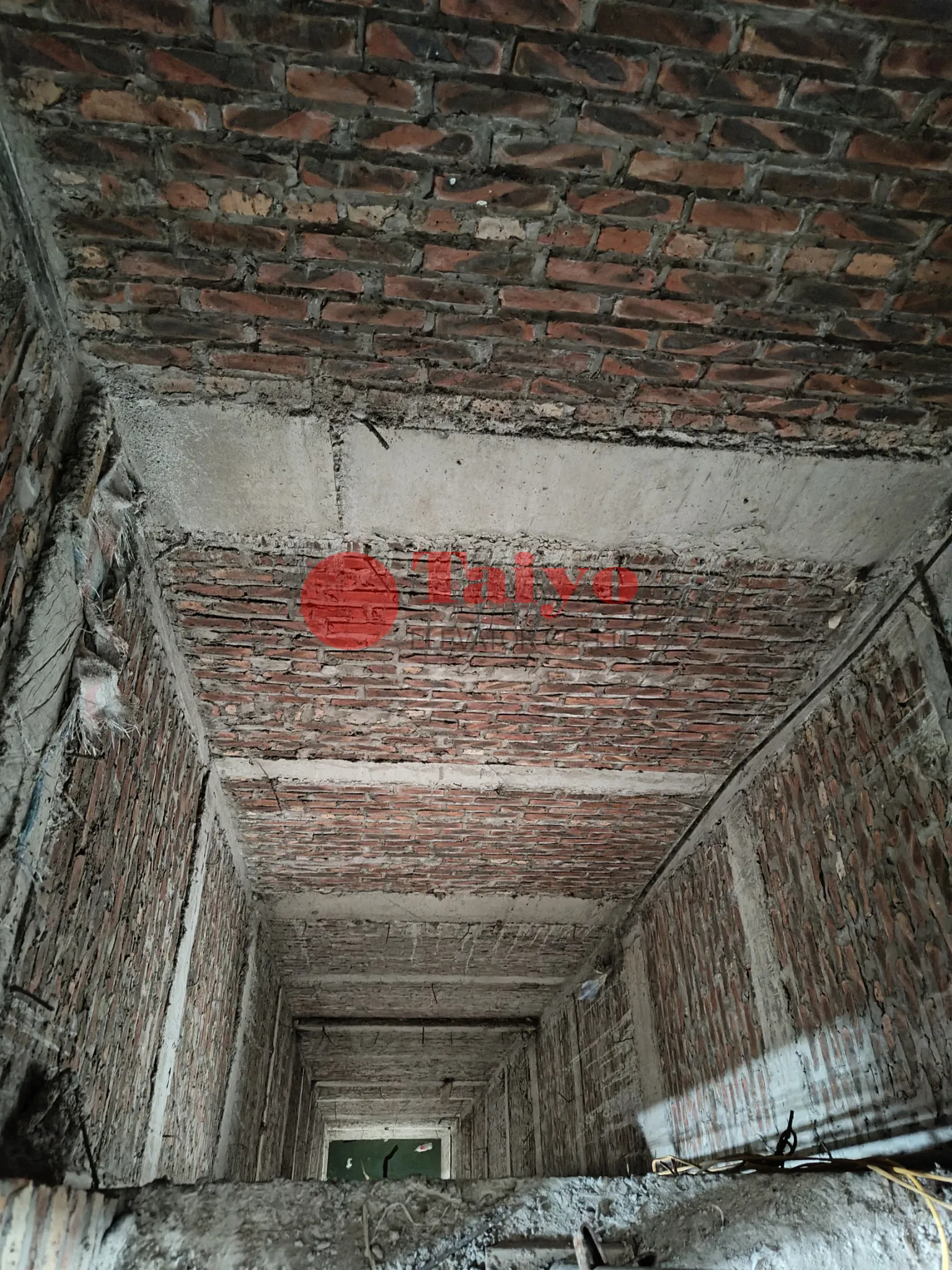 THANG MÁY hố bê tông