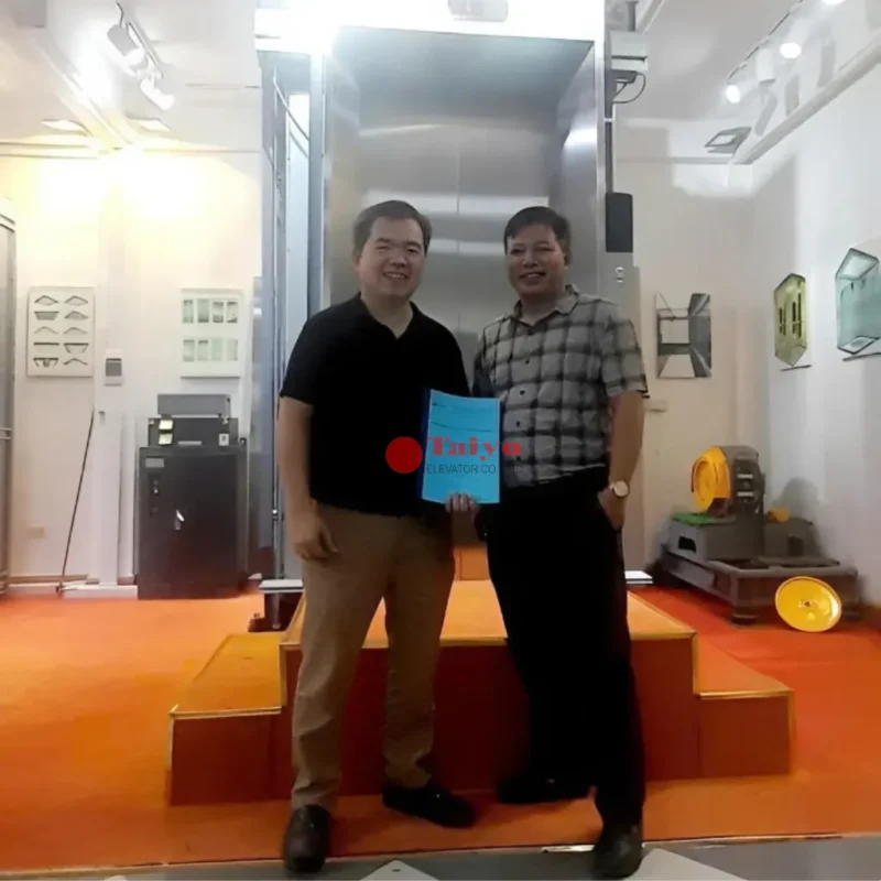 Khách hàng lắp thang máy tại Nguyễn Chánh